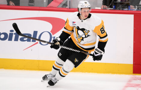 Penguins forward Ben Kindel returns to practice a week after fainting on a team flight